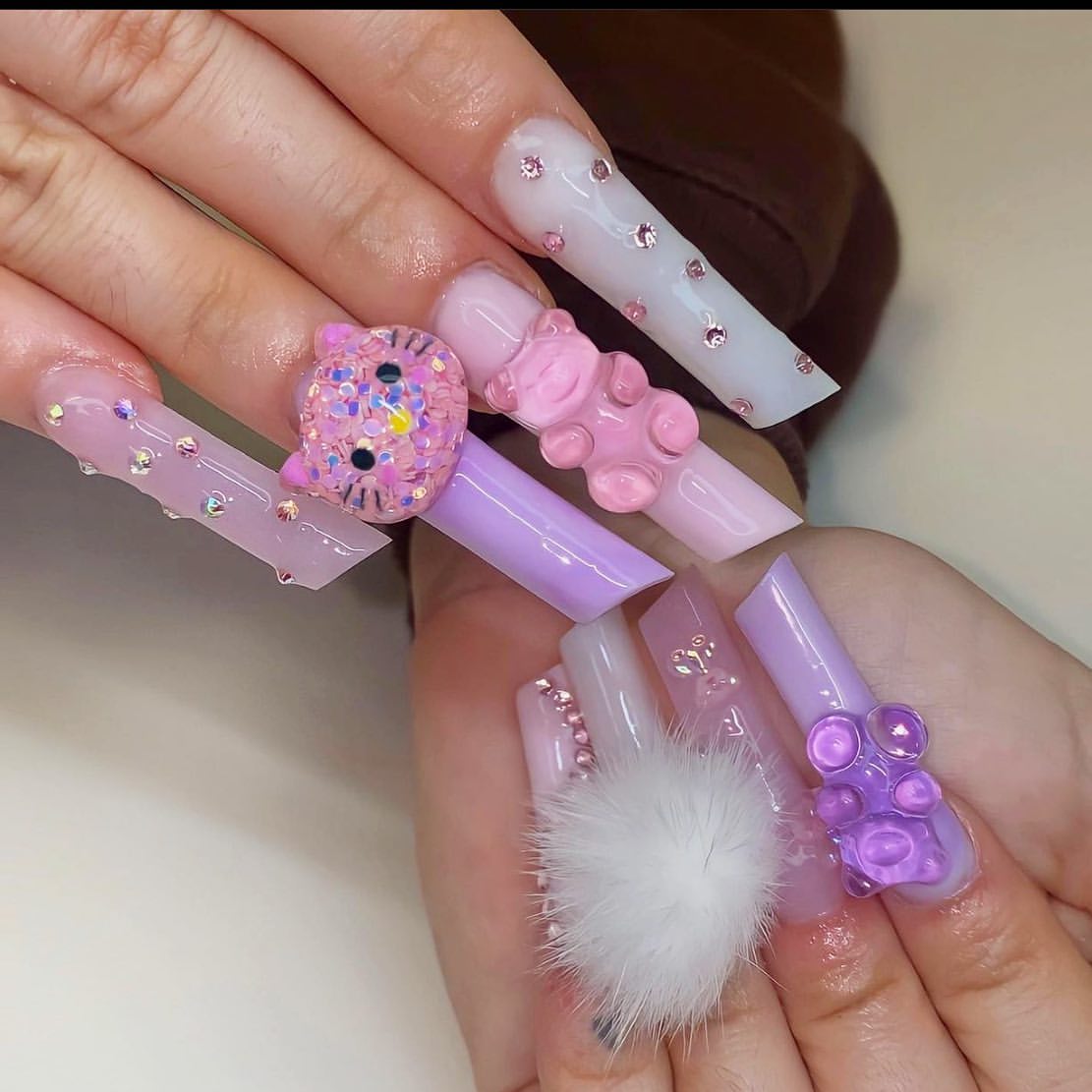 Glittery pink Hello Kitty & LV nails💖🩷 #luxurynails #luxury #hellok