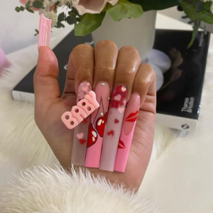 pink nail art-nailholiday