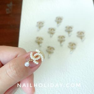 Drop pearls chanel nail charms