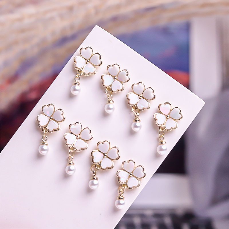 vuitton clover earrings