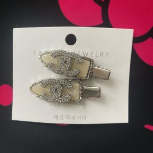 Chanel hair clip